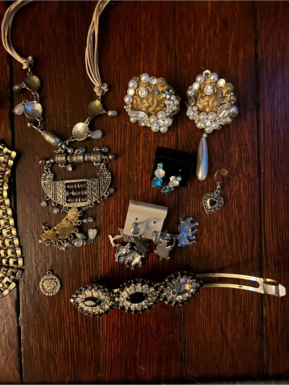 Assorted Women’s Jewelry Lot – “Junk jewelry” for crafting - Picture 7 of 8